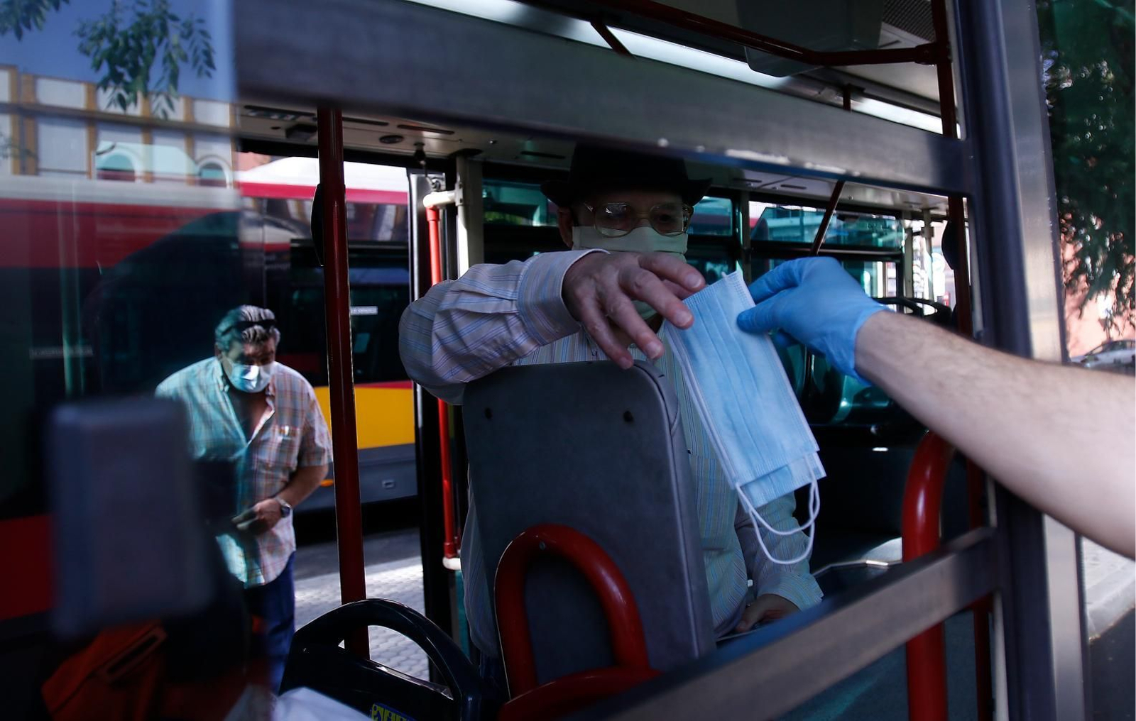 Cinco años del confinamiento por el Covid: las mejores fotos de la pandemia en Sevilla