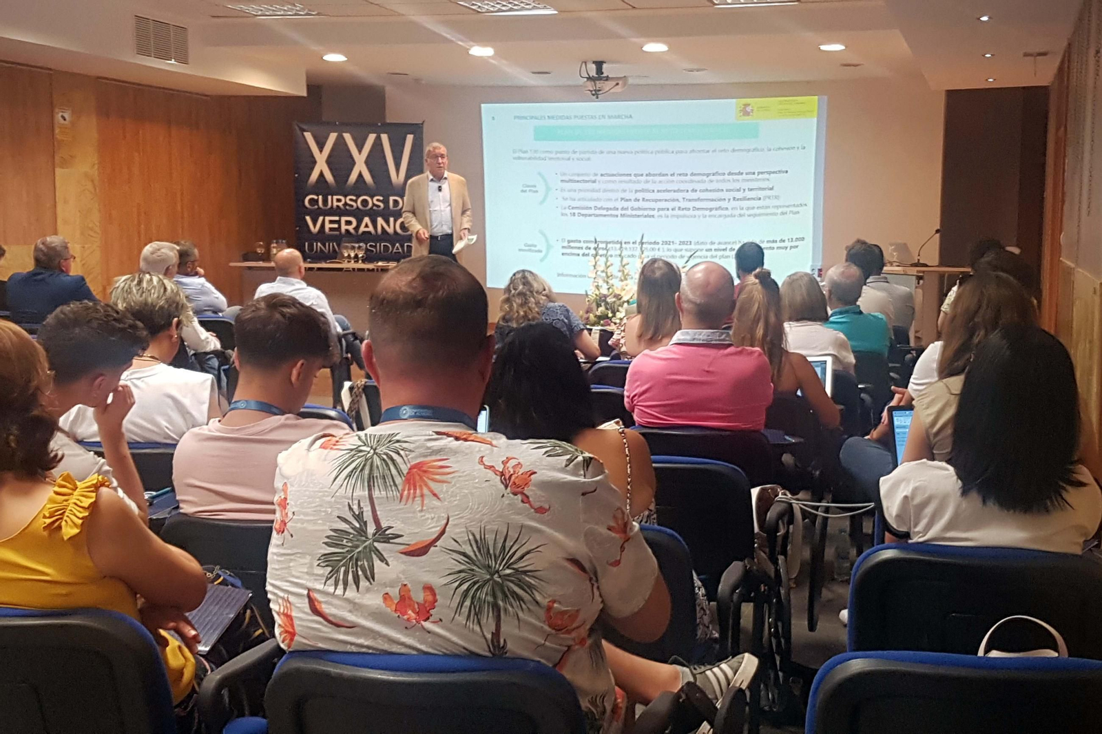 Francesc Boya, en una ponencia ofrecida en Purchena en el año 2024.