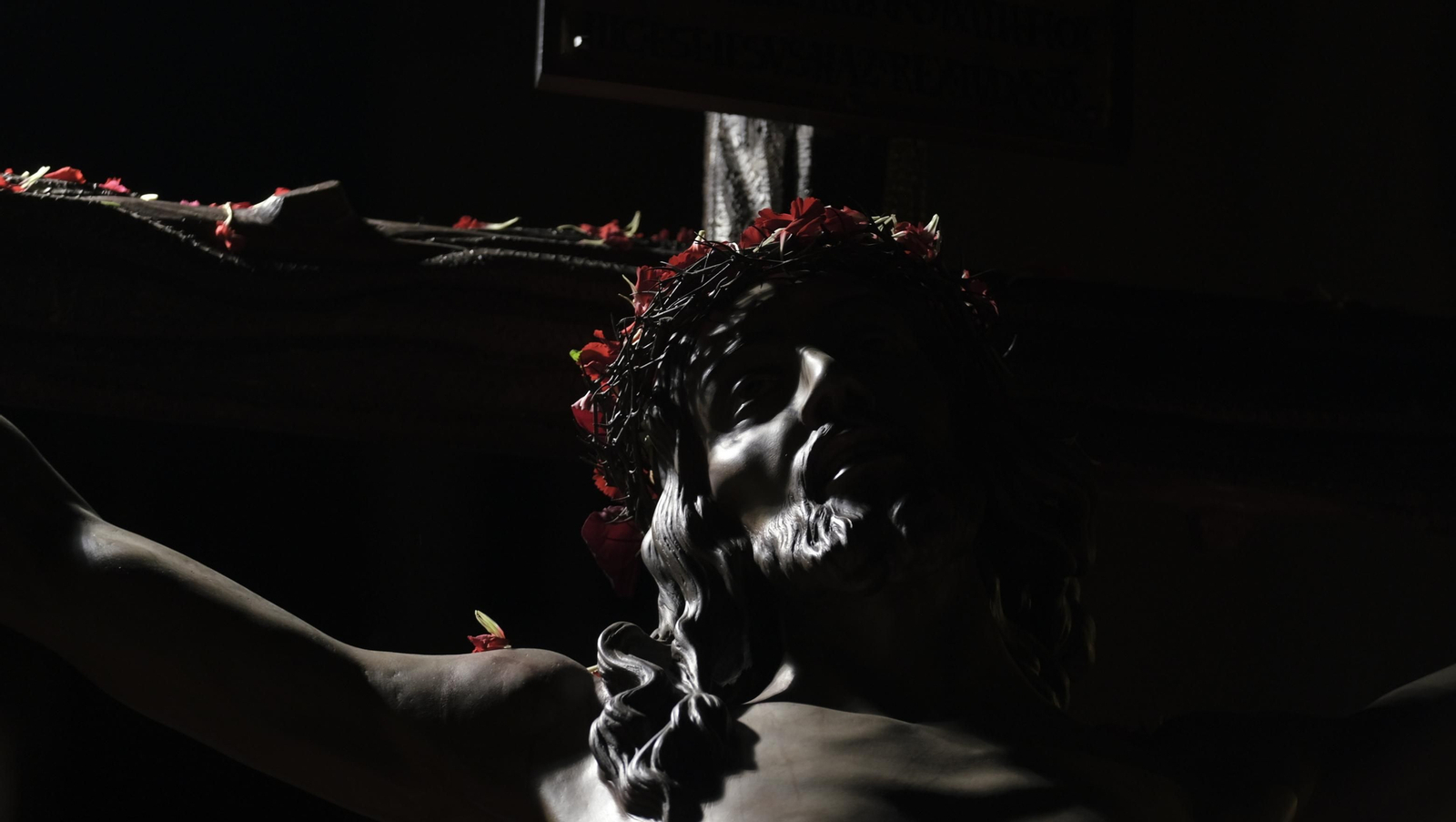 Procesión del Perdón en Almería, en imágenes