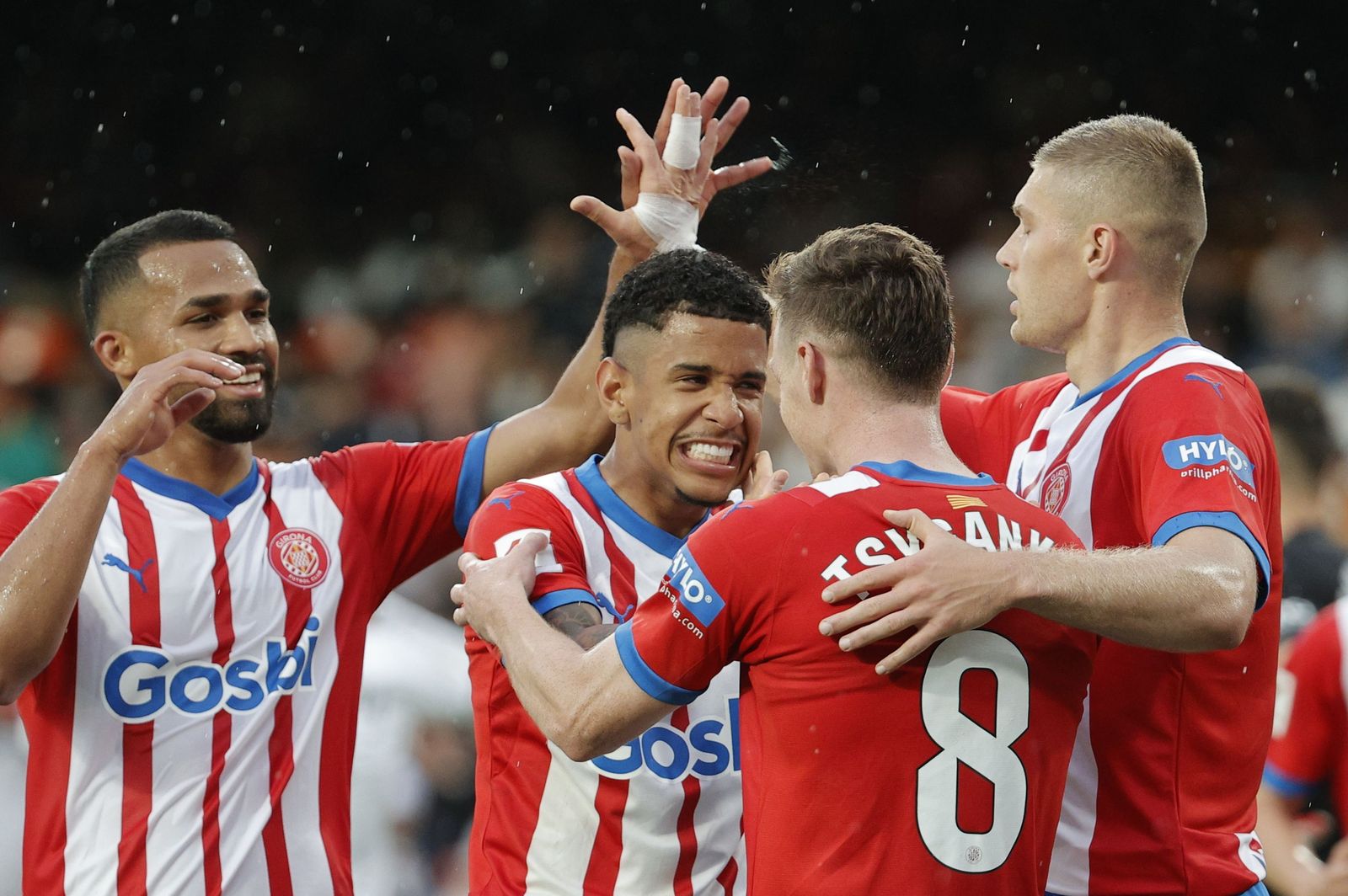 Los jugadores del Girona celebran un gol ante el Valencia