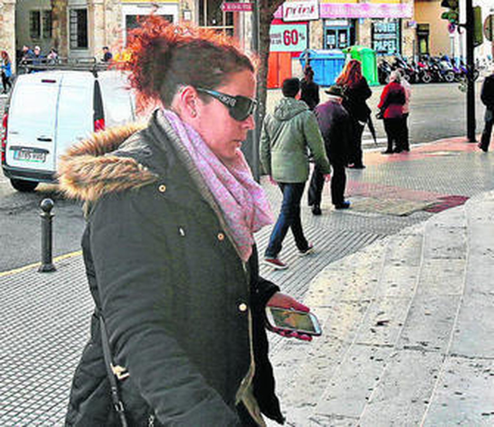 La acusada accediendo ayer, a primera hora de la mañana, al Palacio de Justicia.