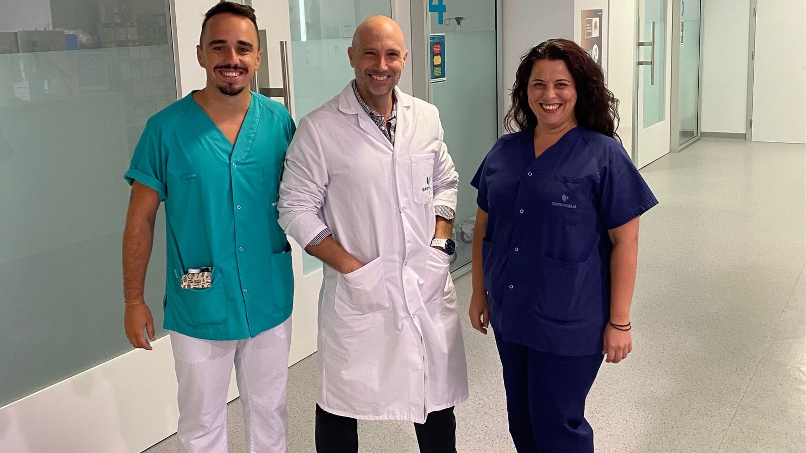 El doctor García Cobo y su equipo.