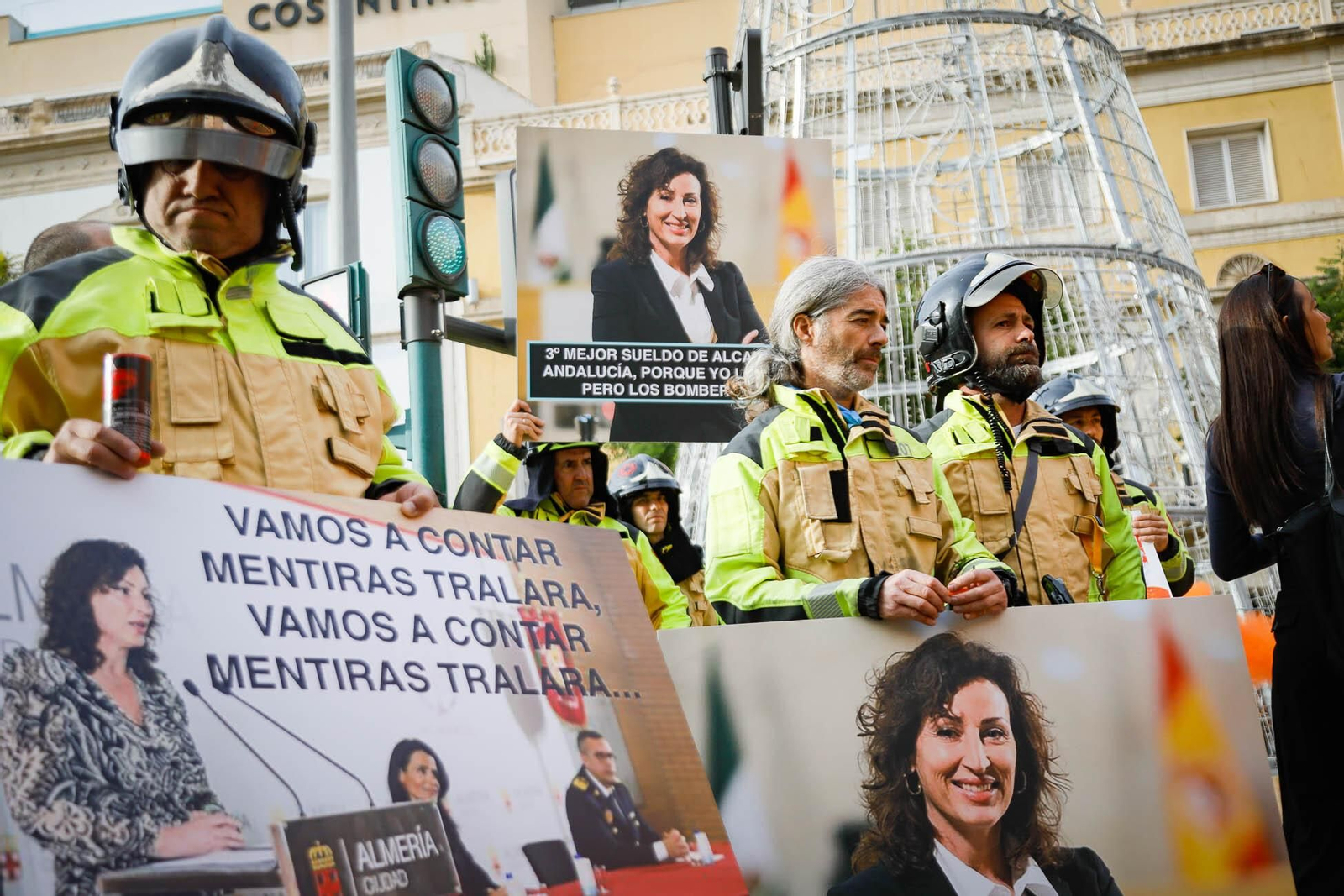 Imágenes de la manifestación de bomberos en Almería