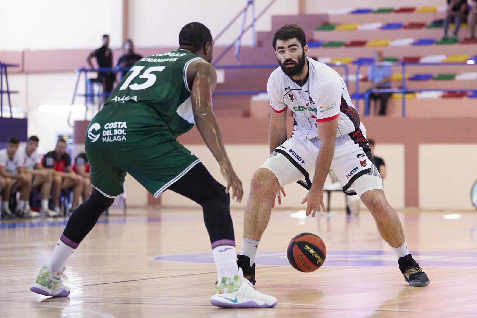 Un ataque del Covirán Granada en el partido ante el Unicaja