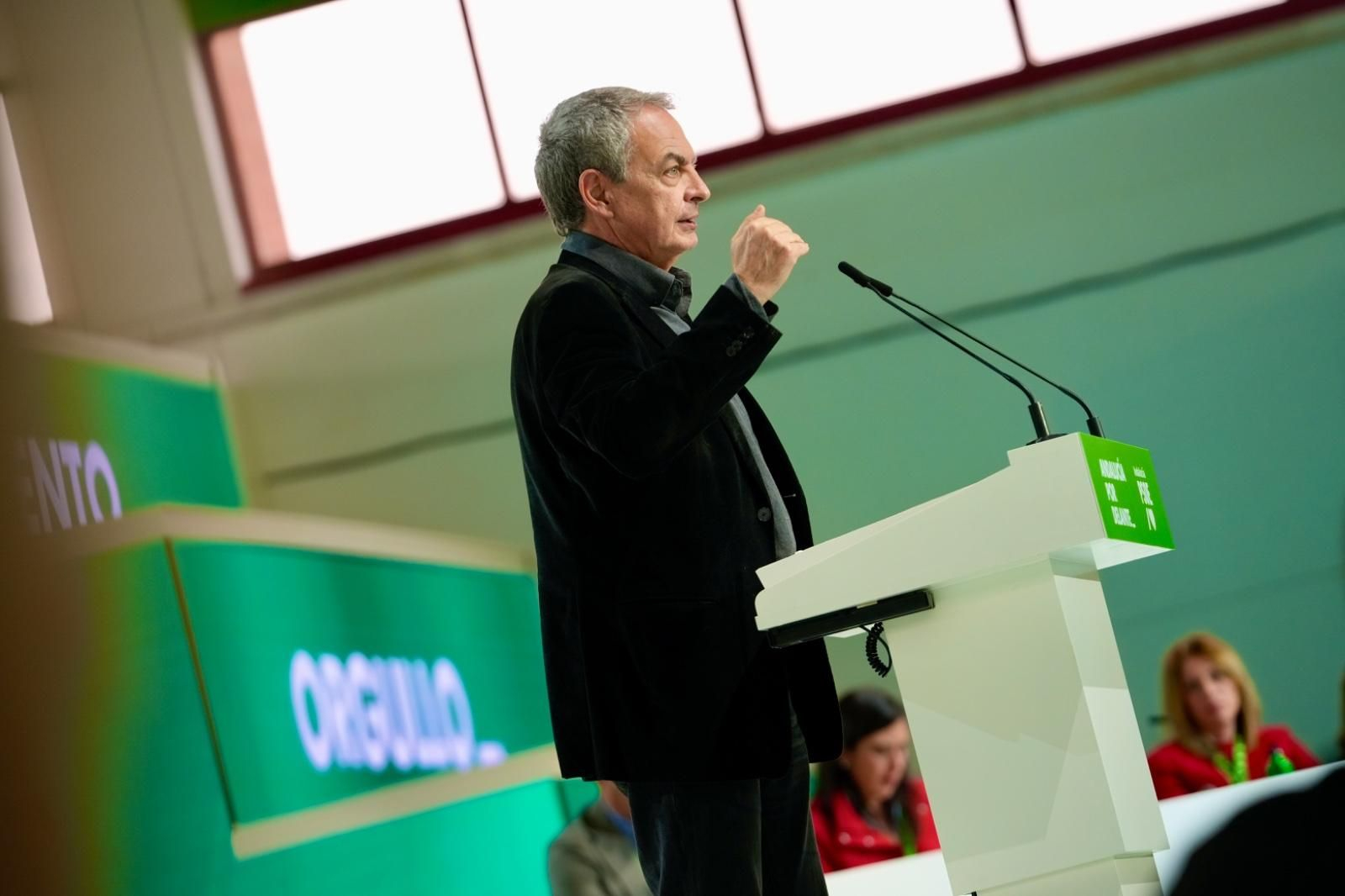 Rodríguez Zapatero, en su intervención en el congreso regional que se celebra en Armilla.
