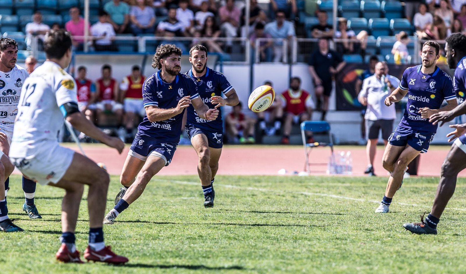 Iñaki Mateu, en una acción del partido liguero disputado el 1 de abril.