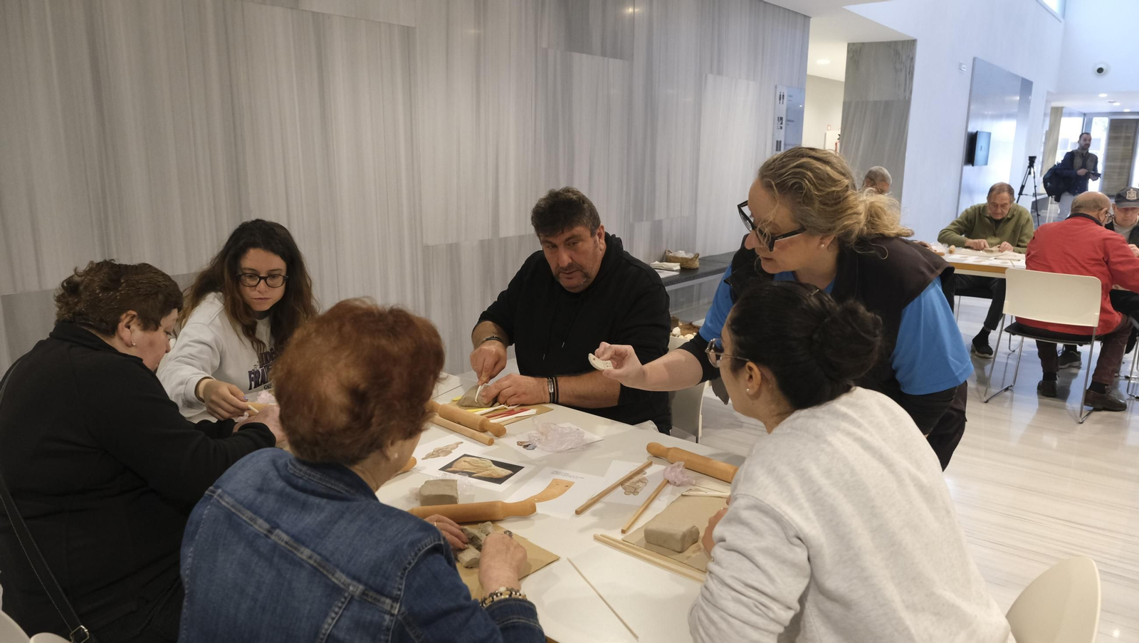 Taller 'Arte sin Artistas' en el Museo Arqueólogico de Almería, en imágenes