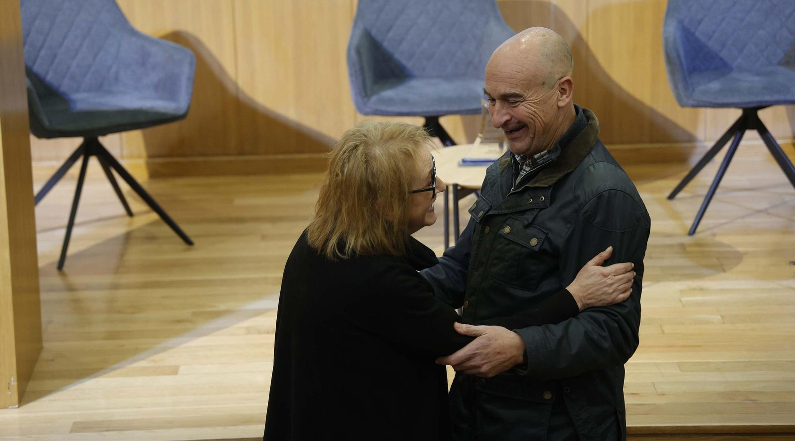 Fotos de la entrega de los premios del Ateneo de Algeciras a María Quiros y Tatiana Delalvz