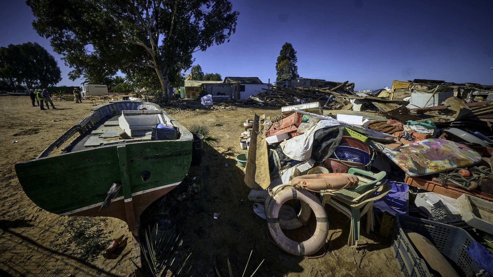 Derribos de las casetas de pescadores en la playa de La Casería