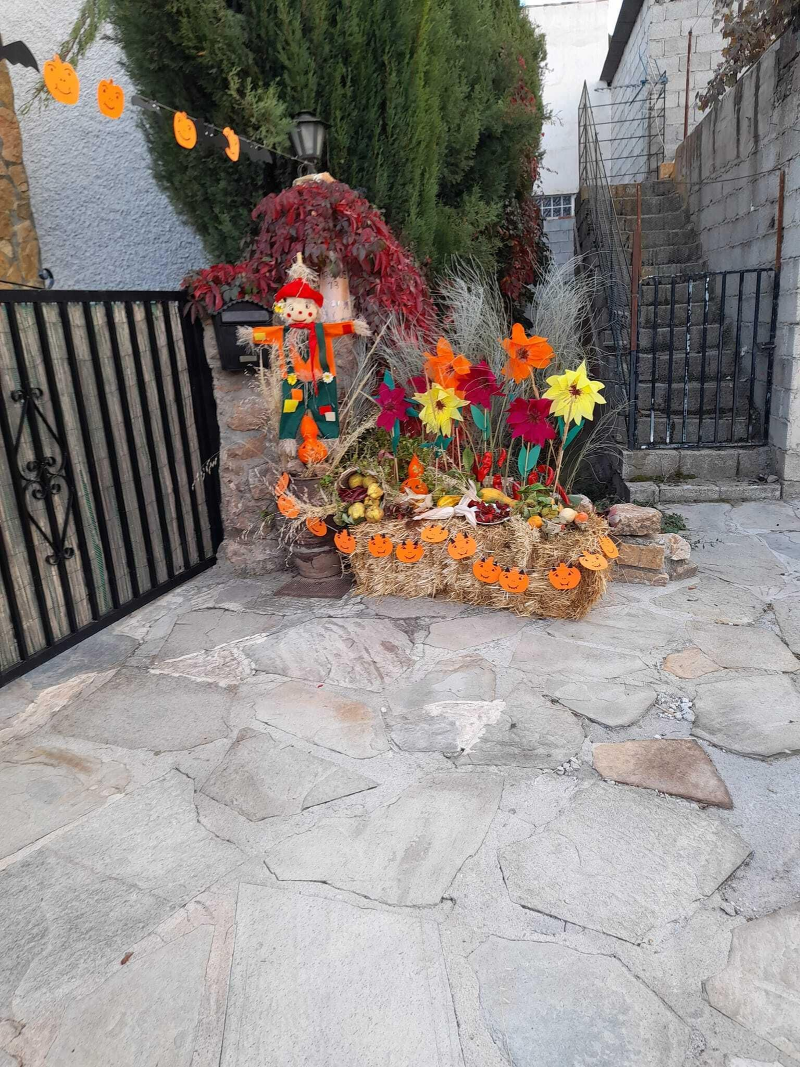 Bacares viste sus calles de otoño como reclamo turístico