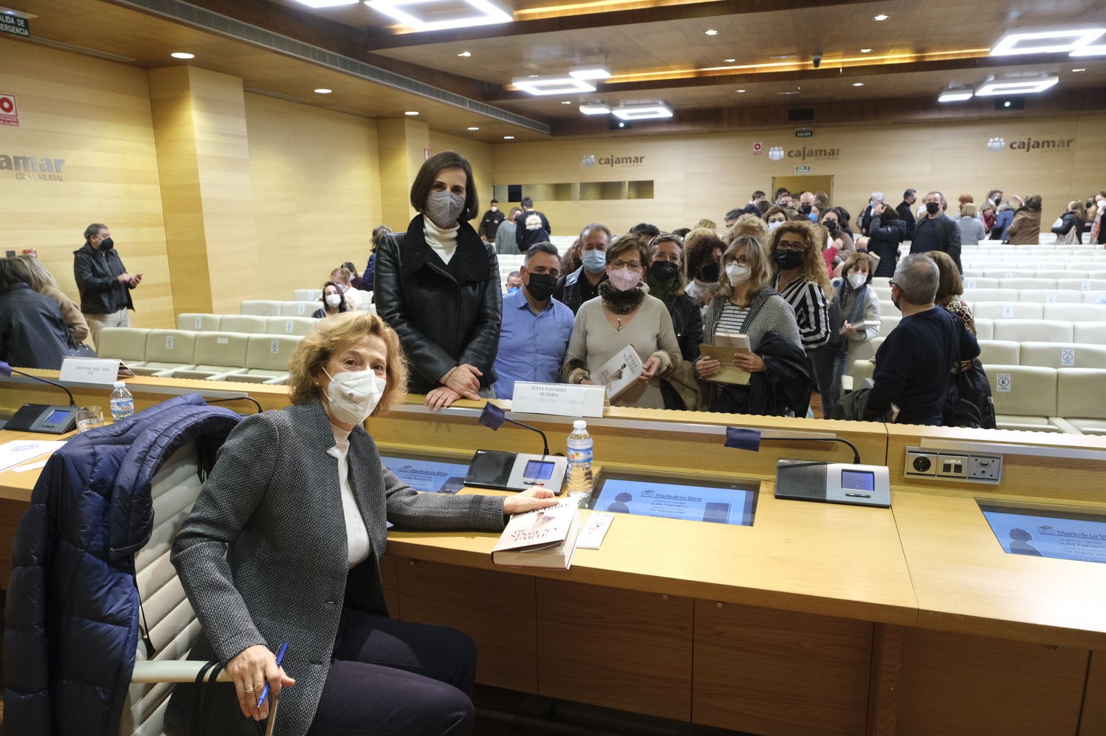 Fotogalería Diario de los Libros, con Julia Navarro. Almería