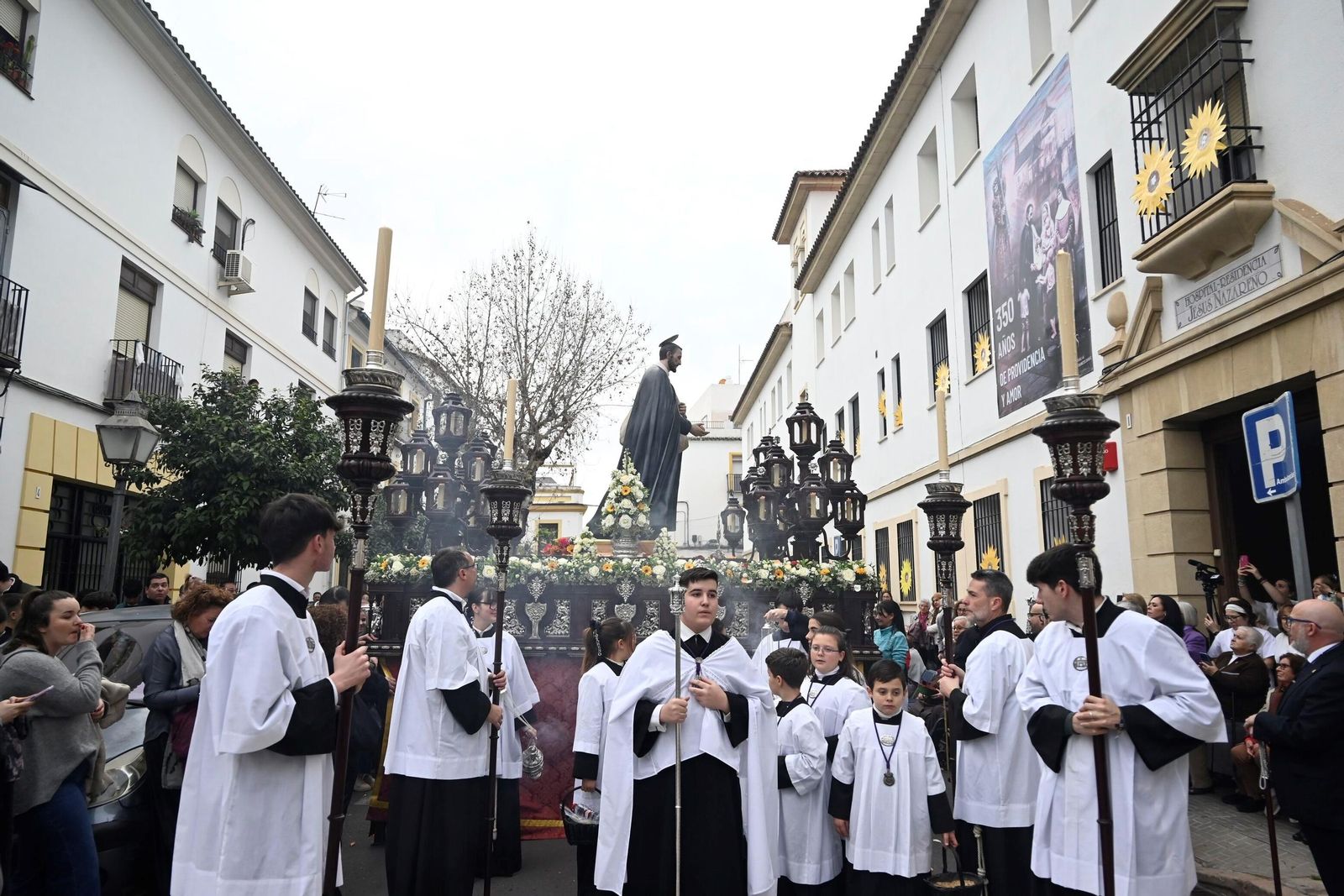 Las mejores imágenes de la procesión en Córdoba del Padre Cristóbal de Santa Catalina
