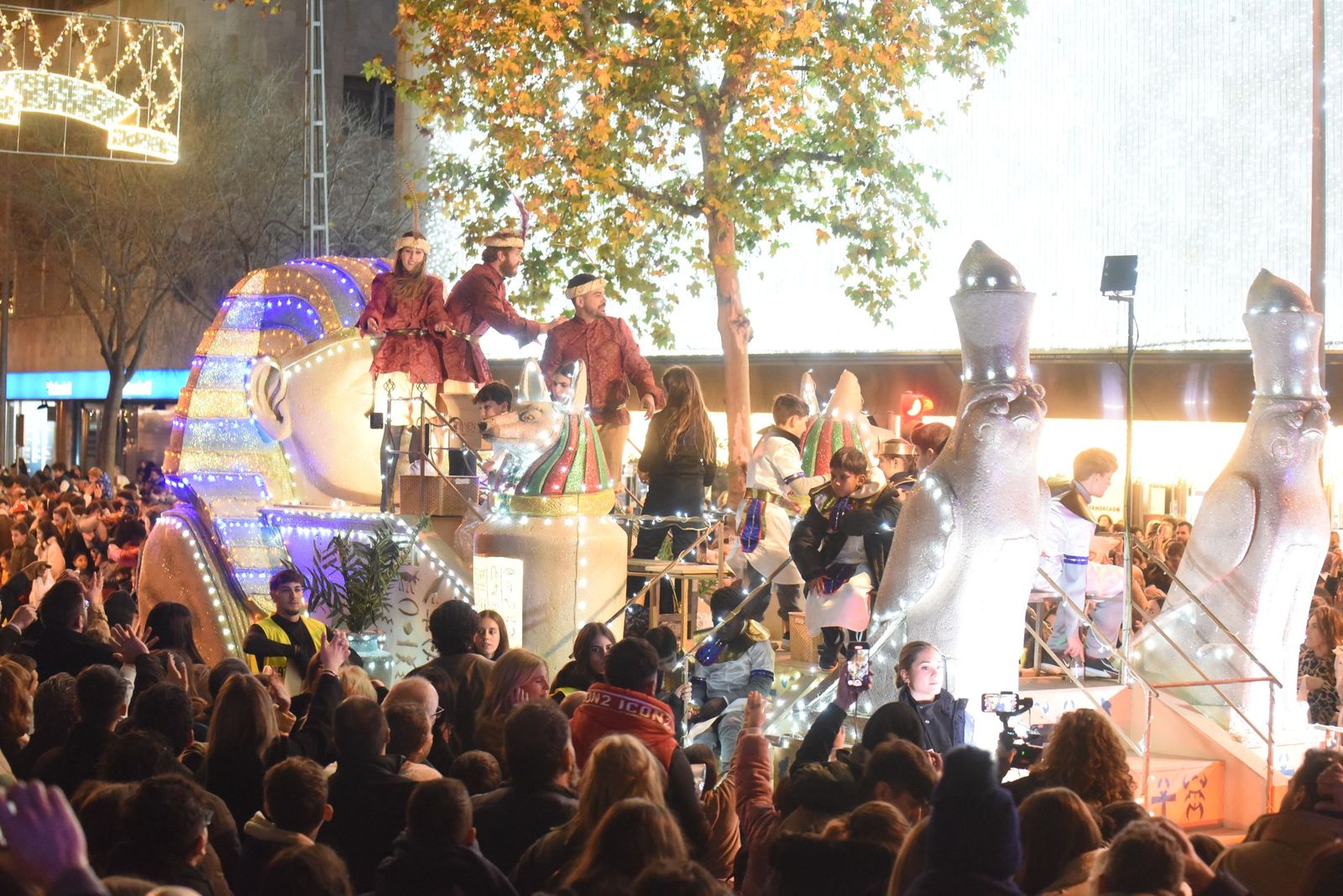 La ilusión se extiende por Córdoba en una mágica cabalgata de Reyes