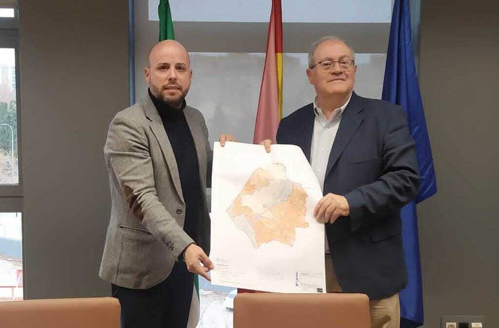 Junta y Ayuntamiento de Ogíjares celebran una mesa de trabajo para avanzar en la aprobación del PGOU