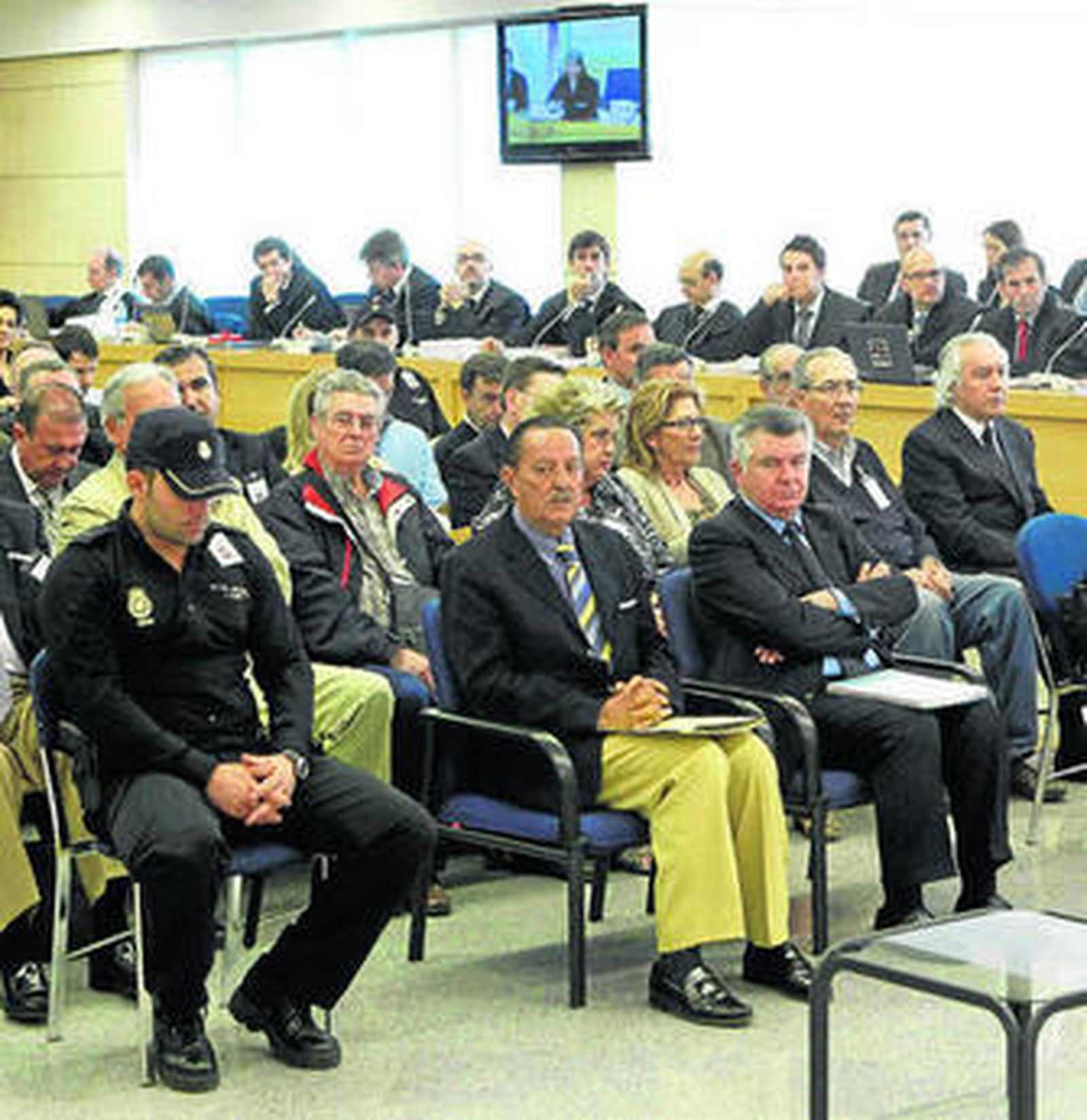 Muñoz y Roca, en primer plano, el jueves, en la primera sesión del juicio en la Audiencia Nacional.