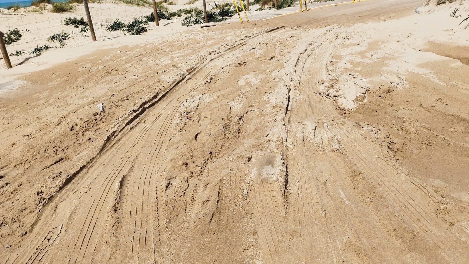 Rotonda de acceso al aparcamiento de El Chato.