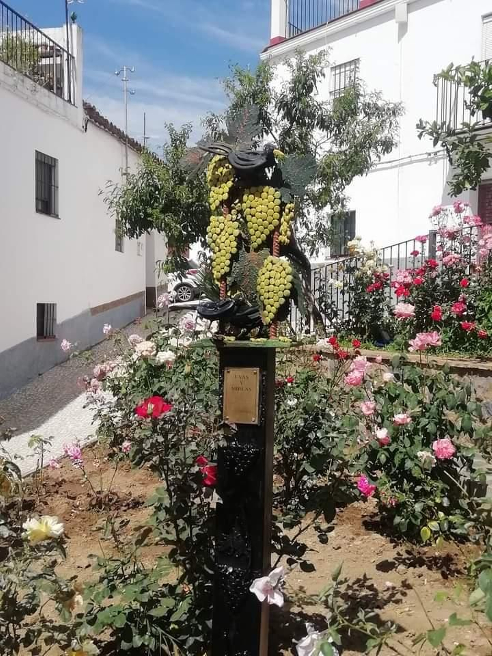 El artista de Aracena que convierte herraduras en obras de arte únicas: Ha creado más de 300 figuras de hierro