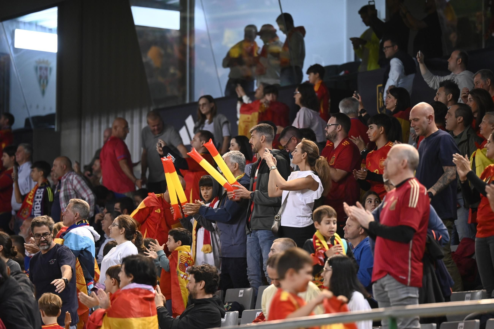 Las mejores fotos del ambiente en el España - Serbia de El Arcángel, en Córdoba