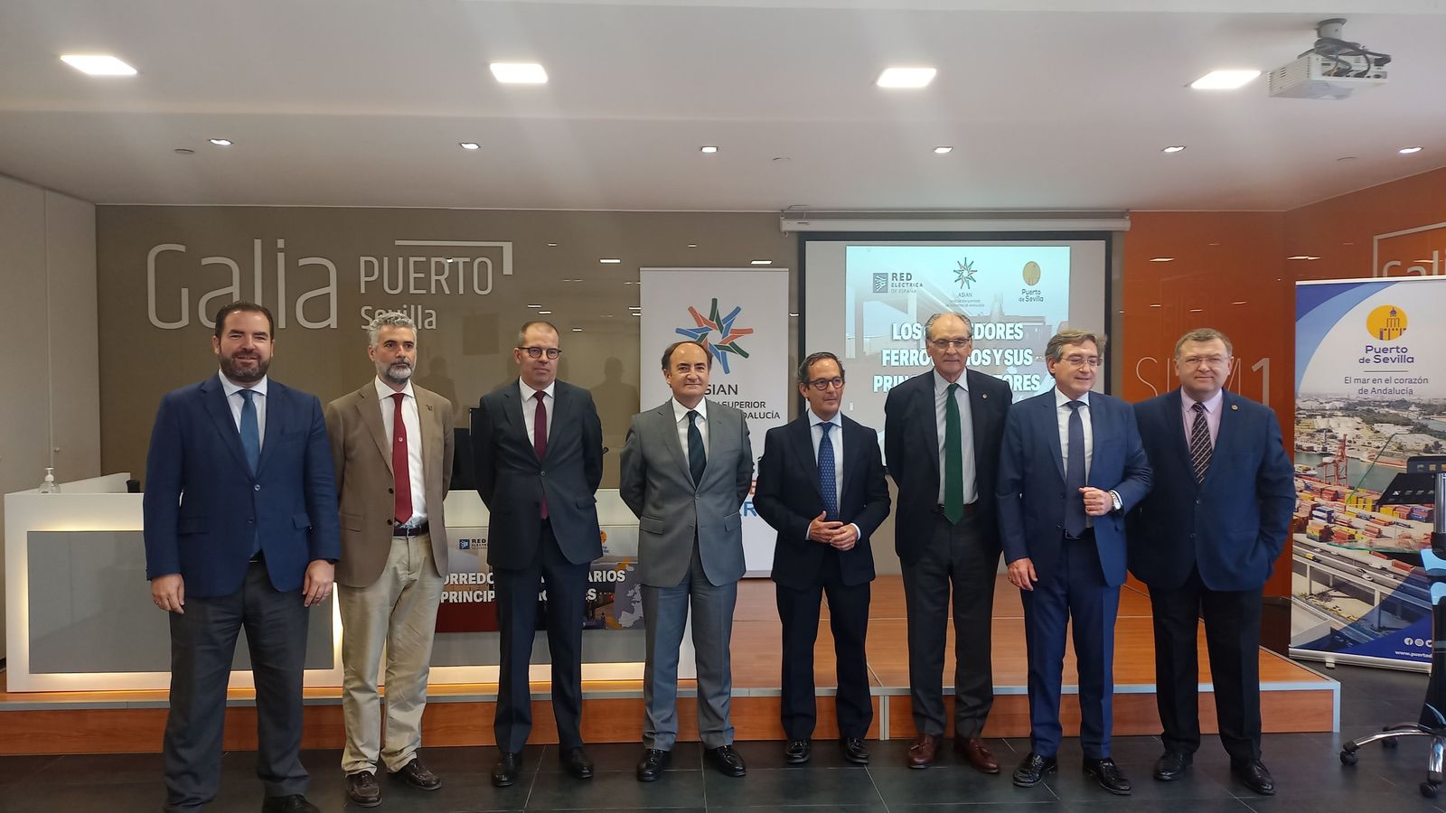 Foto de familia de los participantes en la Jornada técnica organizada por ASIAN.