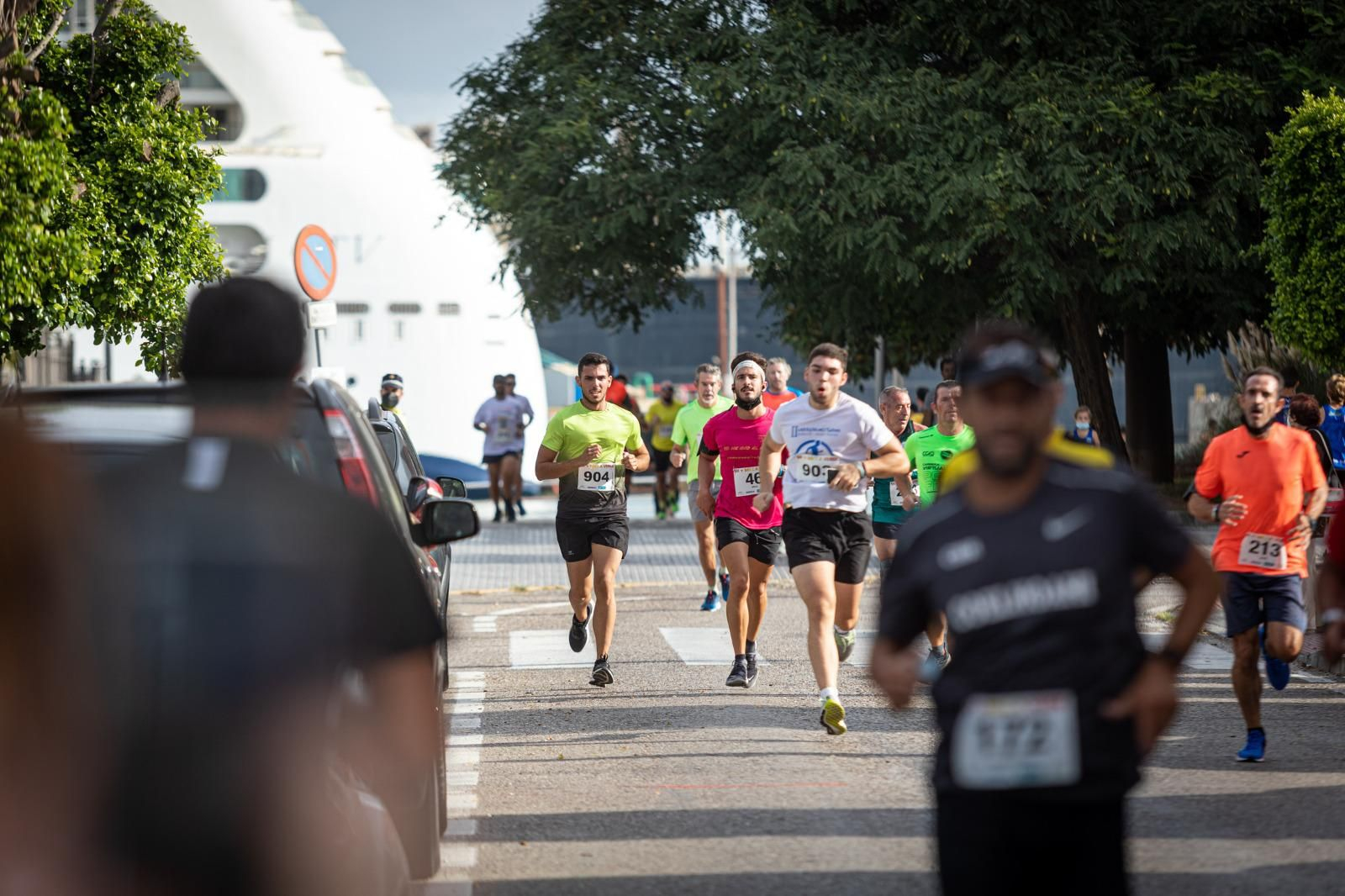 Imágenes: Cádiz vive la carrera solidaria de la Milla Verde