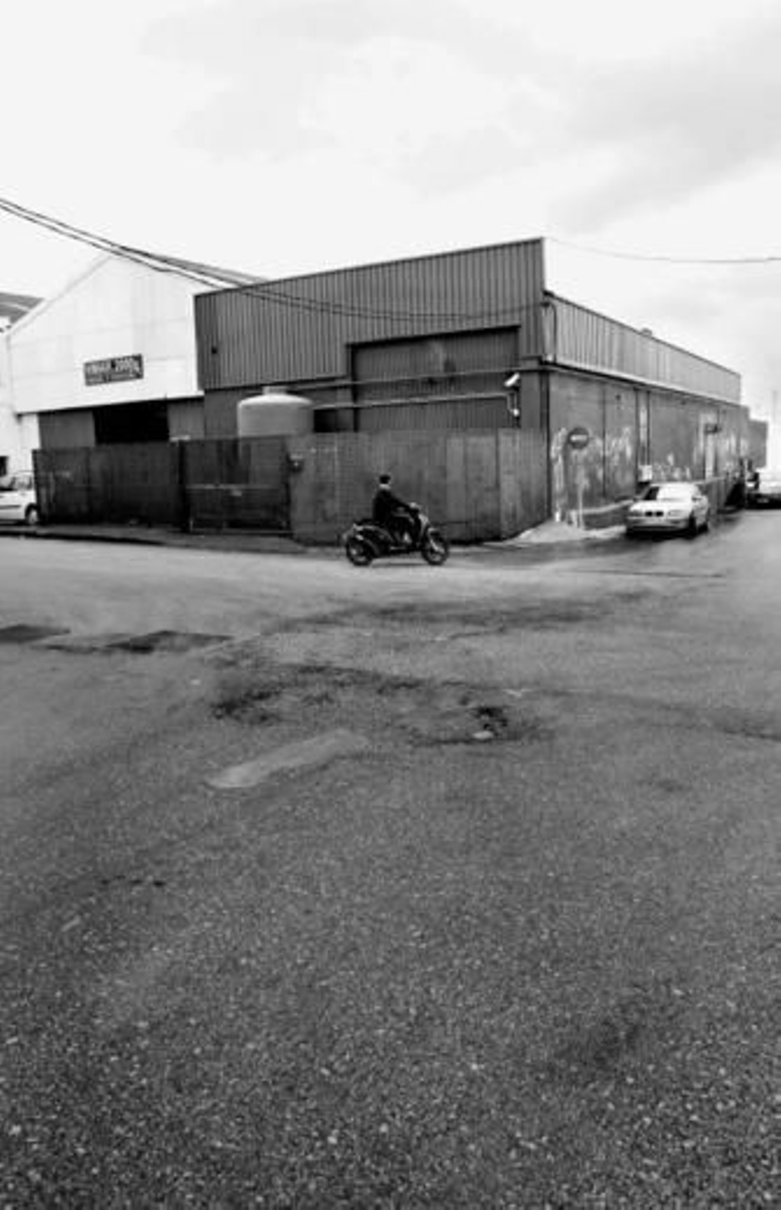 1. Sala Vivero, en el polígono La Estrella, fue la pionera de todas las que actualmente existen y sigue siendo la de mayor y más constante actividad. 2. La recién llegada a las afueras es Eventualmusic, que también ofrece salas de ensayo. 3. Fabrik, en Ortega y Gasset, está orientada al 'indie' local. 4. Filmore, en El Viso, tiene un sesgo más 'rockero' y duro.