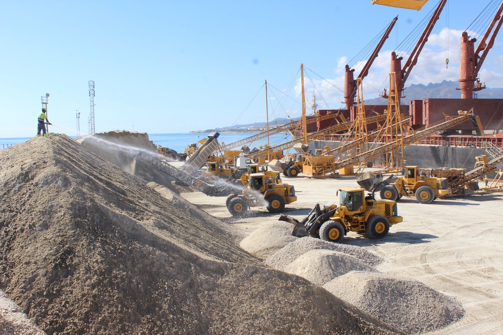 Instalaciones del puerto comercial de Garrucha.