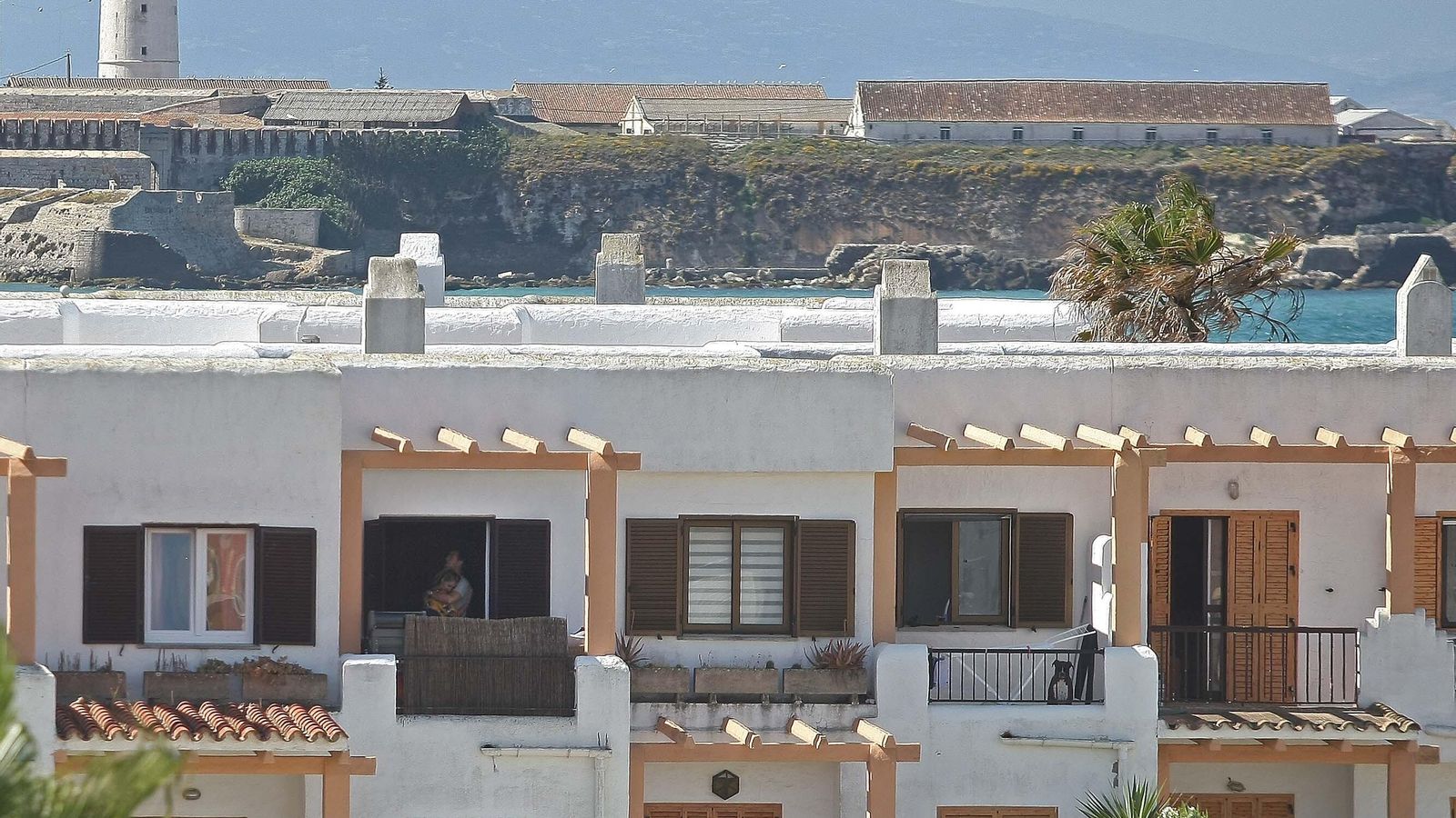 Viviendas en Tarifa, una de las que más sufre el problema.