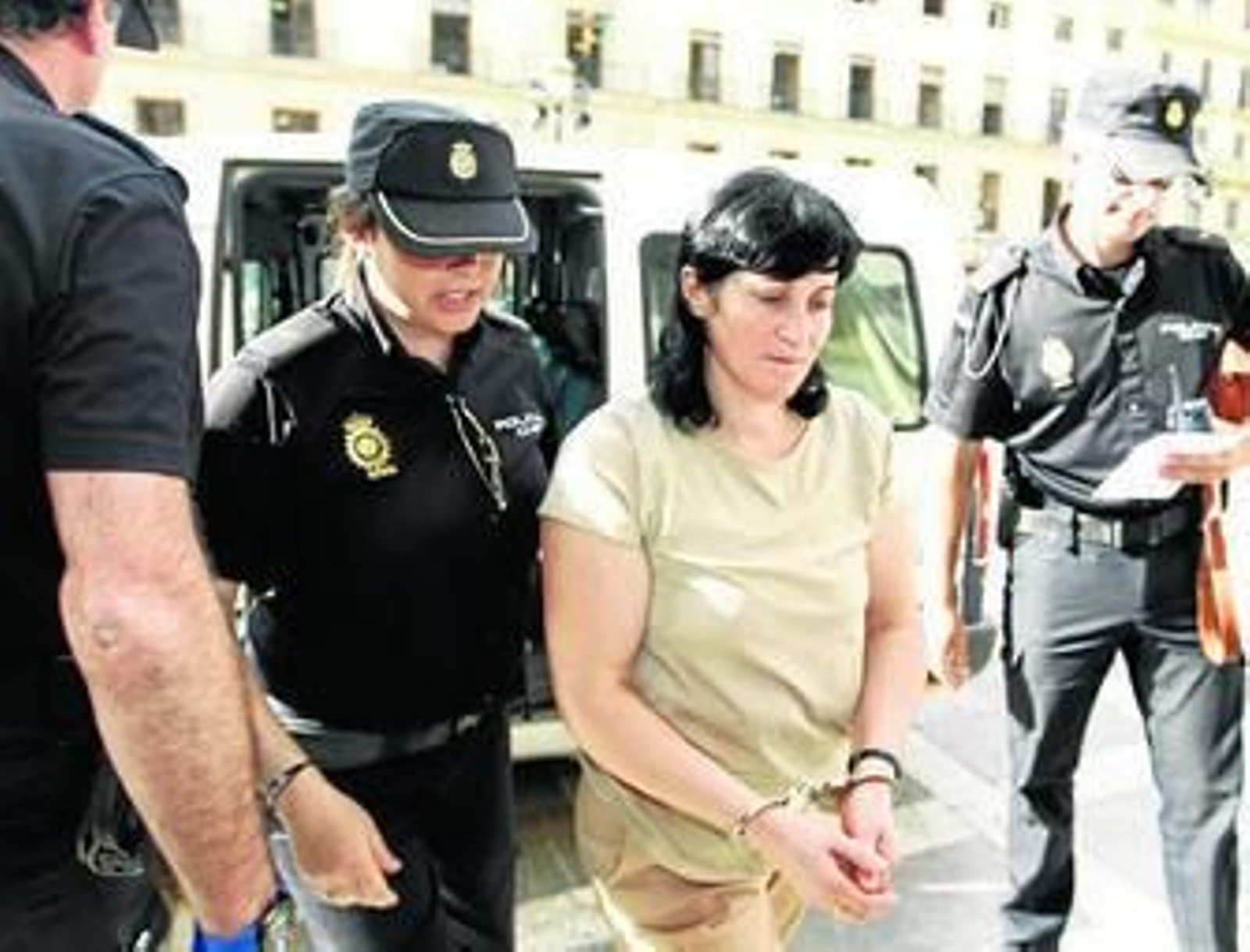 María Dolores, de 46 años, a su llegada a la Audiencia Provincial de Granada.