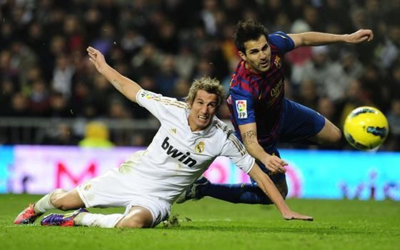 El Barcelona vence al Real Madrid a domicilio (1-3). / AFP