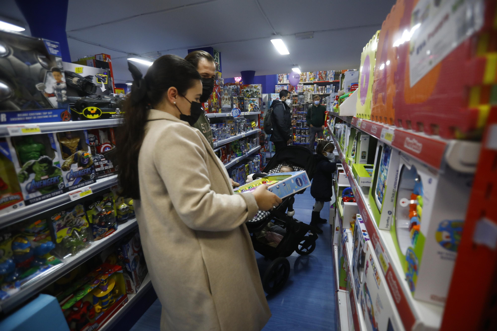 Los últimos días para comprar los regalos de Reyes, en fotografías