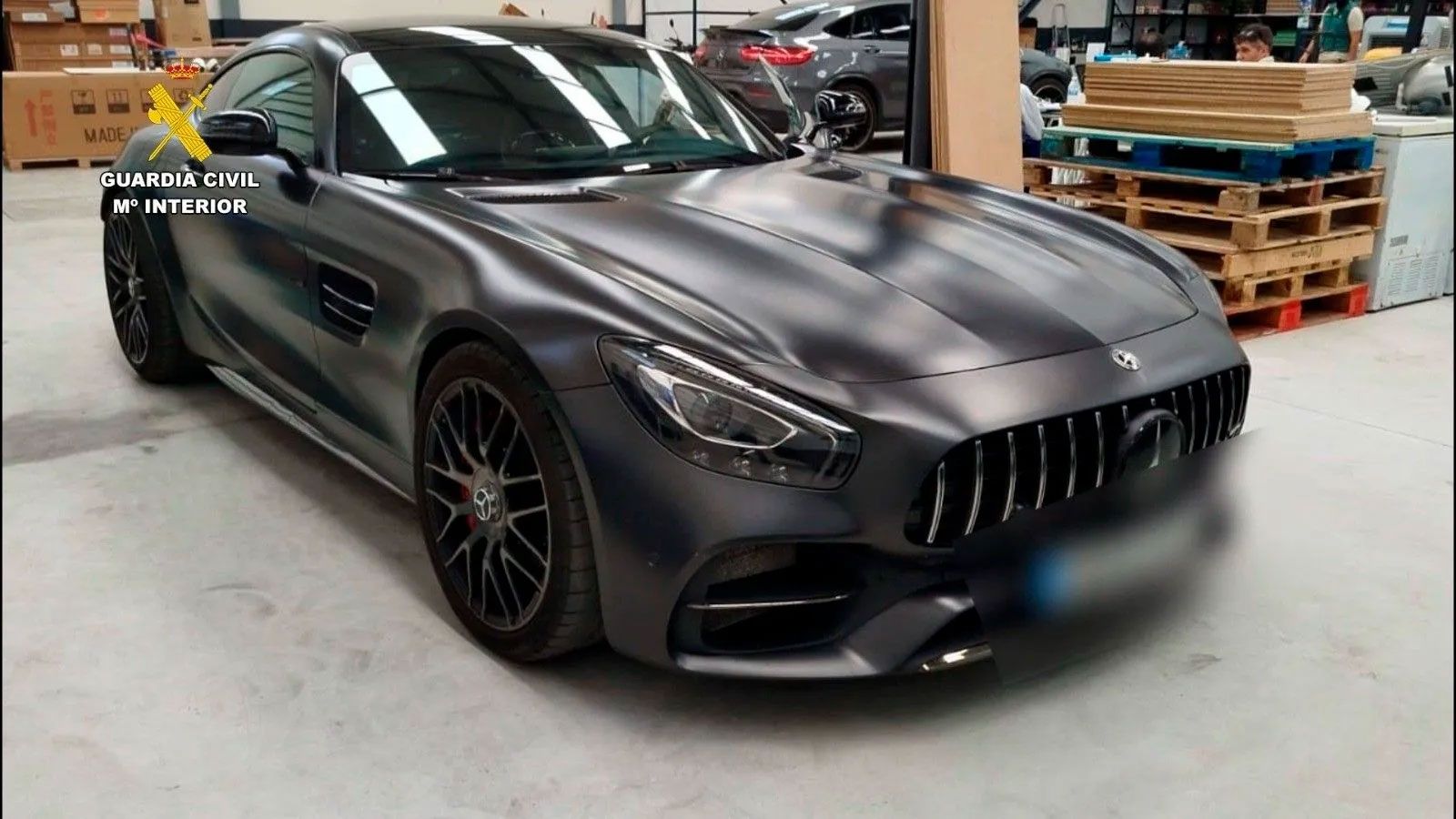 Uno de los vehículos de lujo en la operación contra el contrabando de 'vapers' entre Sevilla y Cádiz.