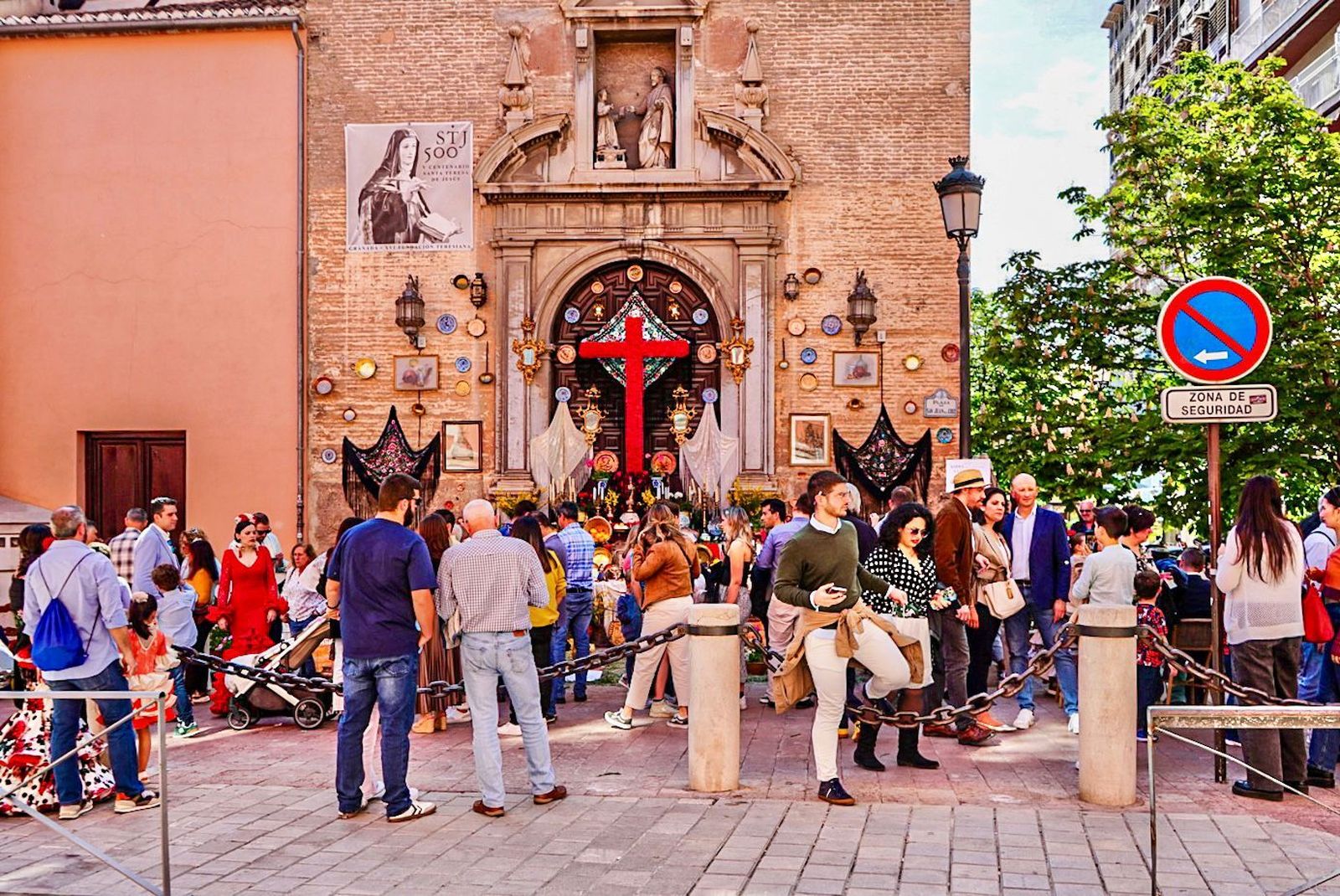 Los mejores momentos del primer día de Cruces en Granada en fotos