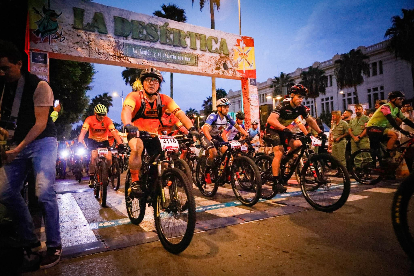 Así ha sido la salida de La Desértica desde la Rambla de Almería