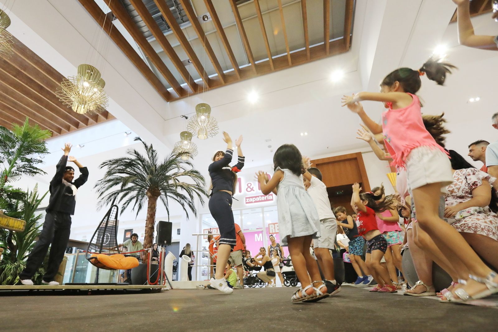 Espectáculo para niños en el centro comercial Los Arcos, este verano.