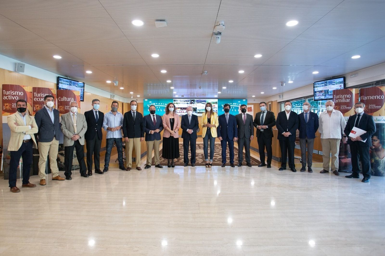 Presentación oficial de la agenda de la Diputación de Sevilla en Fitur.