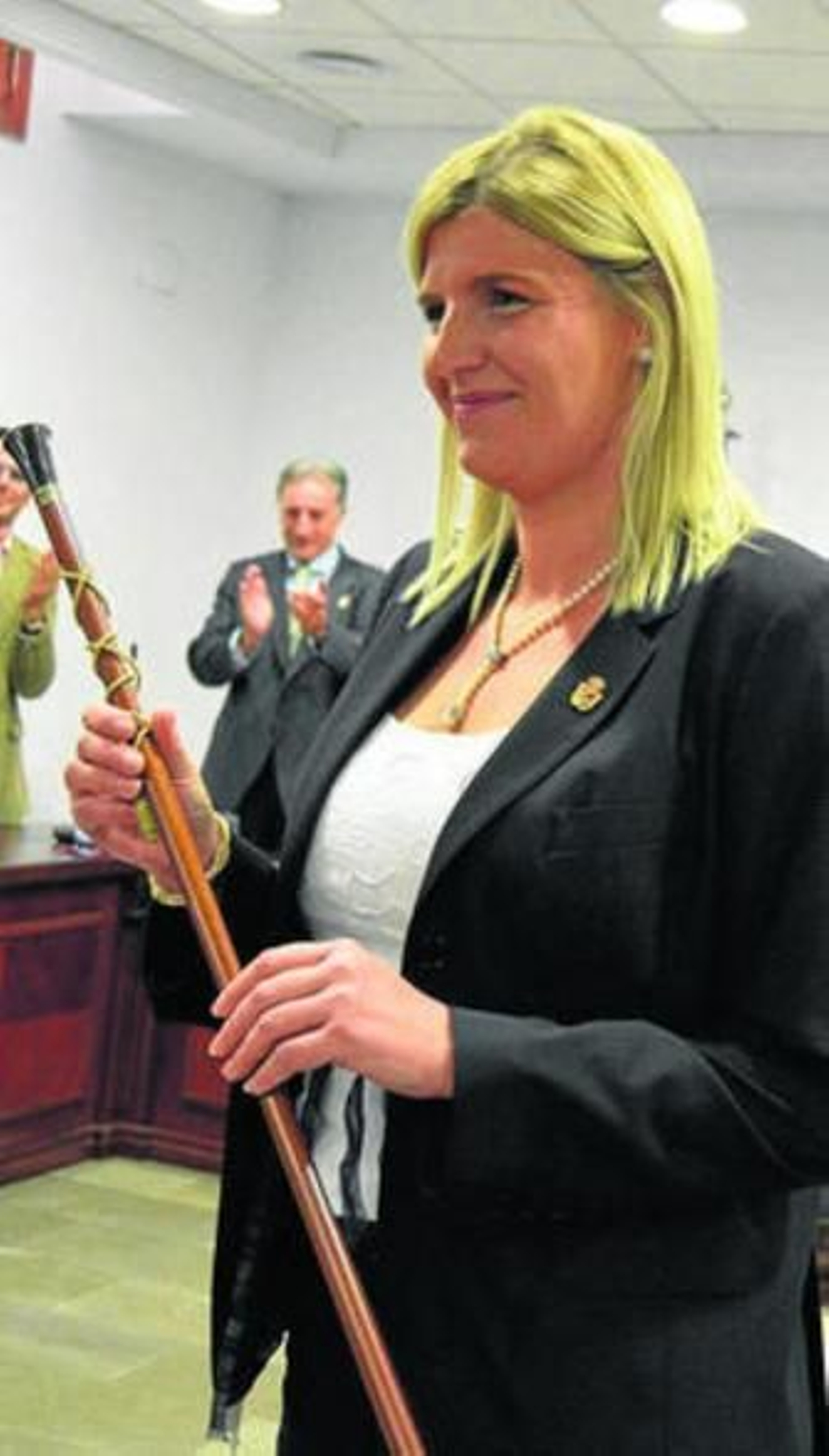 Inmaculada Hernández tomó el bastón de mando tras su proclamación.