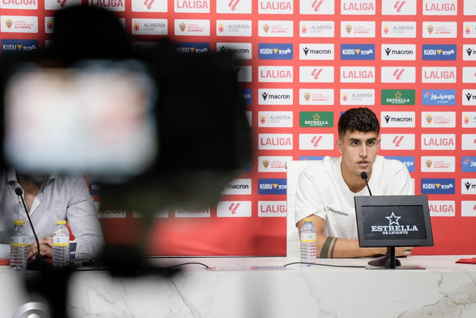 Las imágenes de la presentación de Marcos Luna y a Chirino UDA en Almería