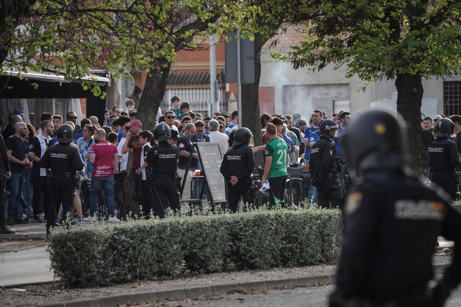 Imágenes del gran despliegue policial en Jerez durante el derbi