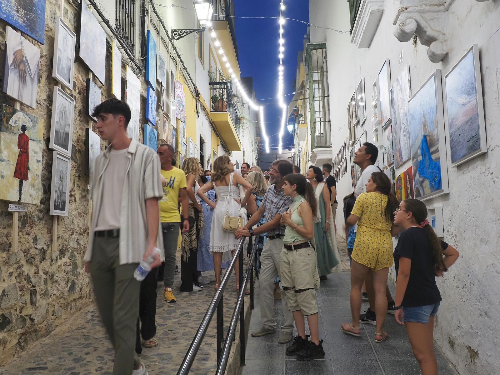 Las calles de Ayamonte se convierten en un improvisado museo al aire libre en un evento sin igual.