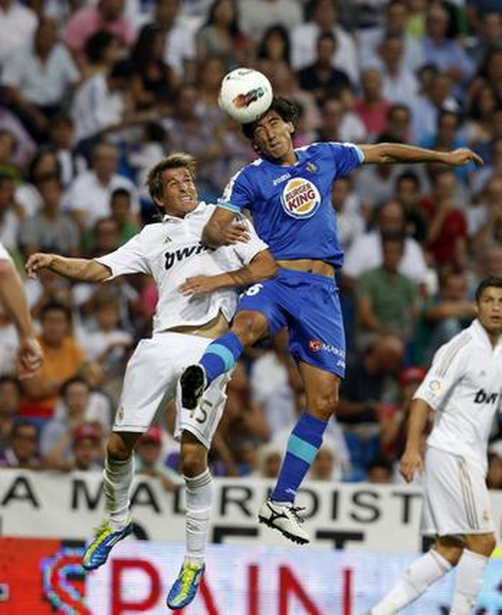 El Real Madrid cumple ante el Getafe en el Bernabéu (4-2). / EFE