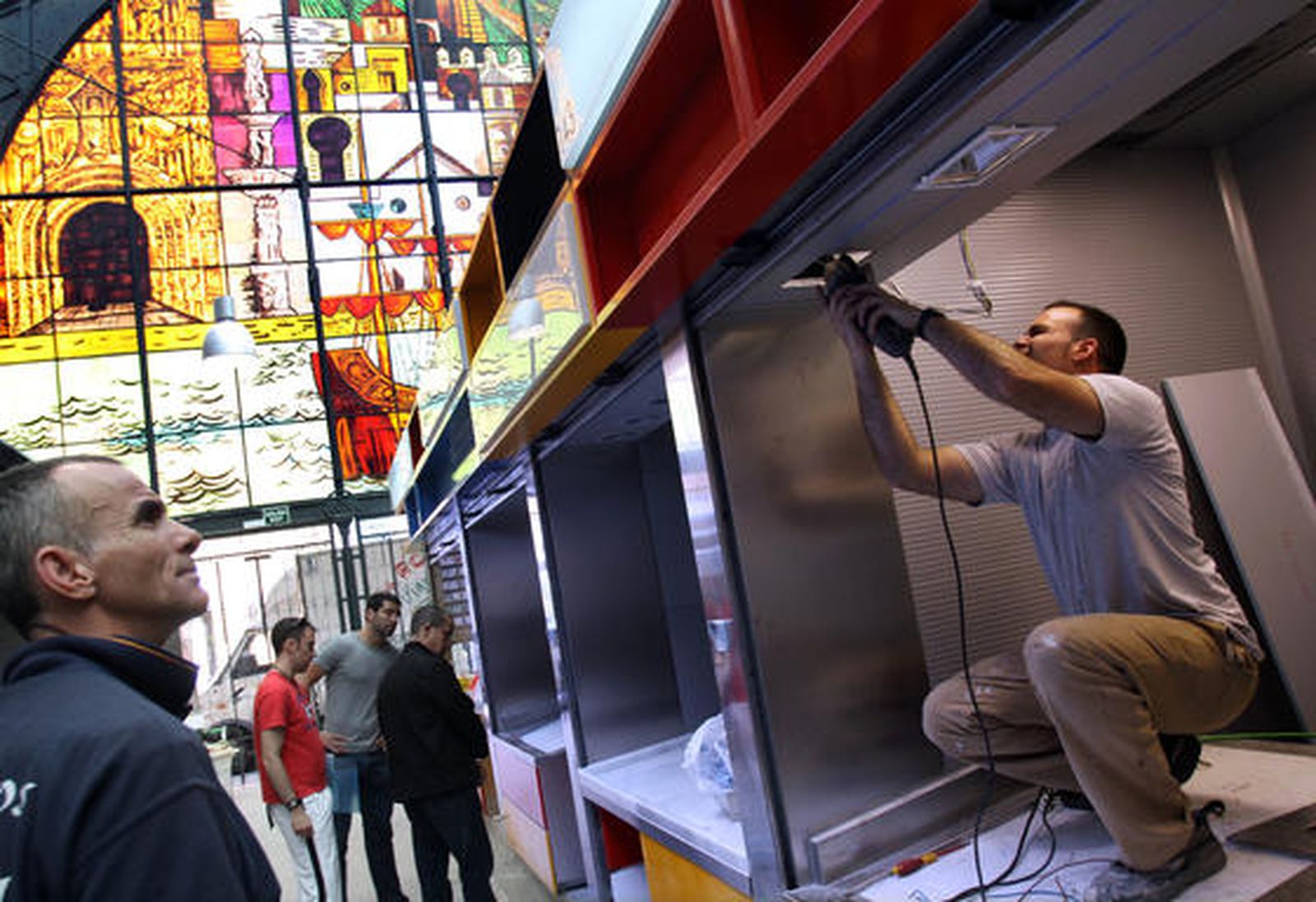 El mercado de Atarazanas reabre mañana sus puertas tras las obras de rehabilitación del edificio que se han prolongado casi dos años y medios.