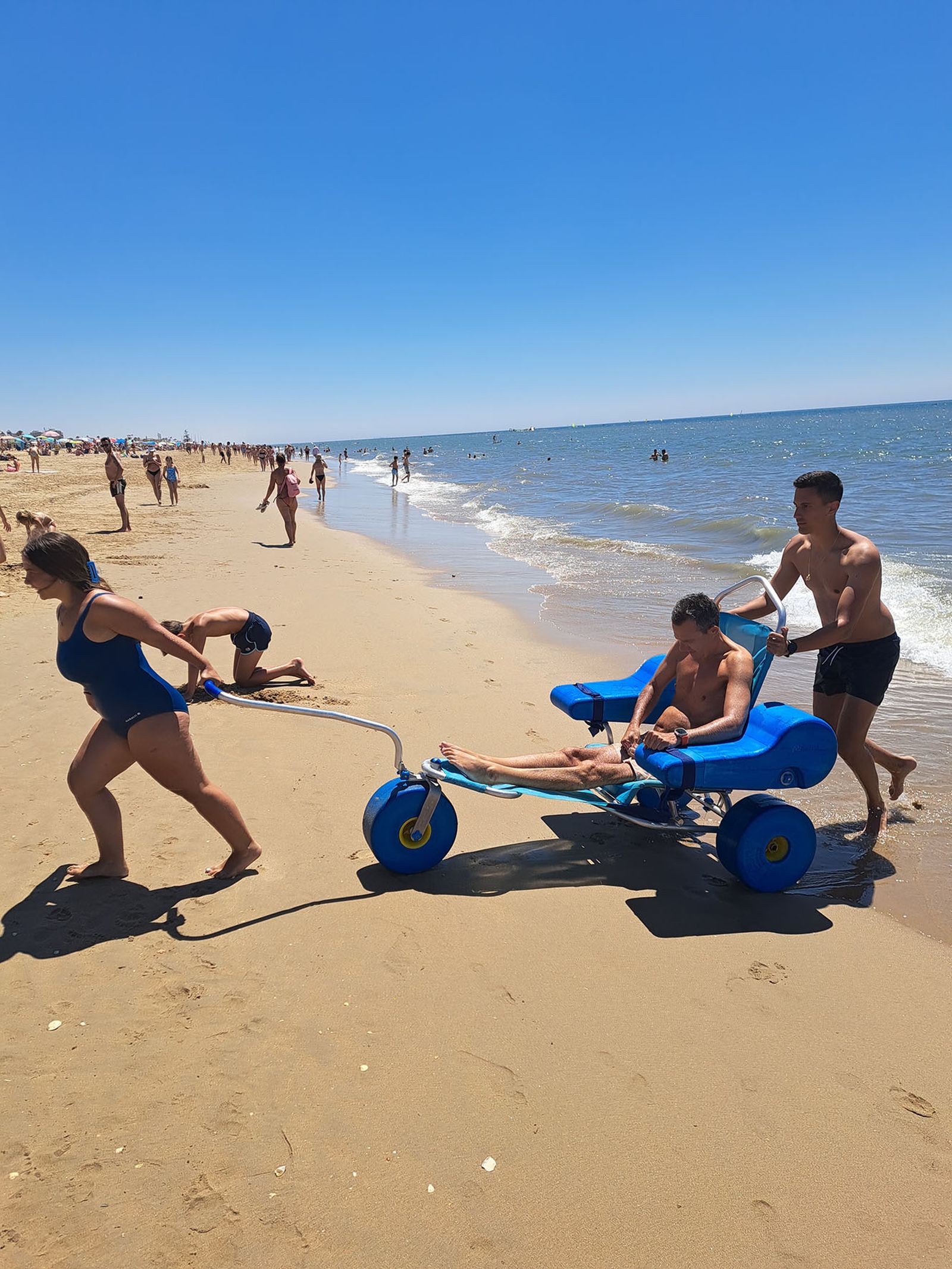 Servicio de baño adaptado para personas con movilidad reducida en Islantilla.
