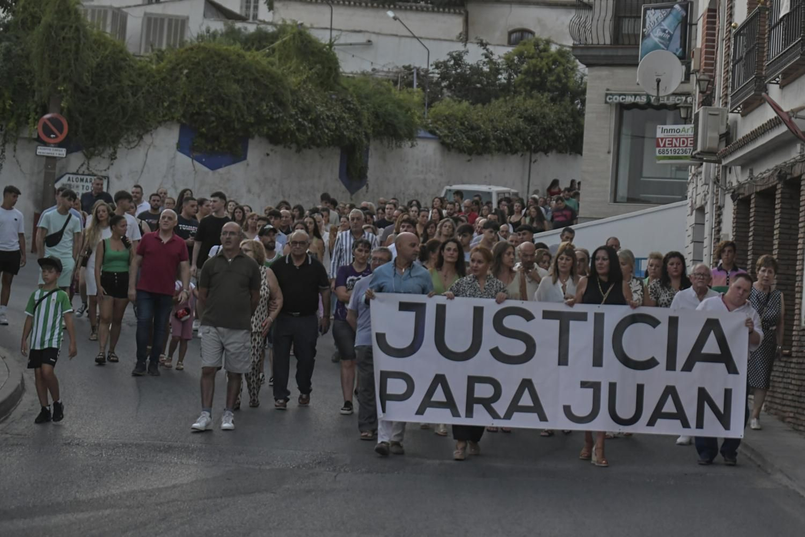 Íllora sale a la calle en busca de justicia para Juan tras un año de su muerte