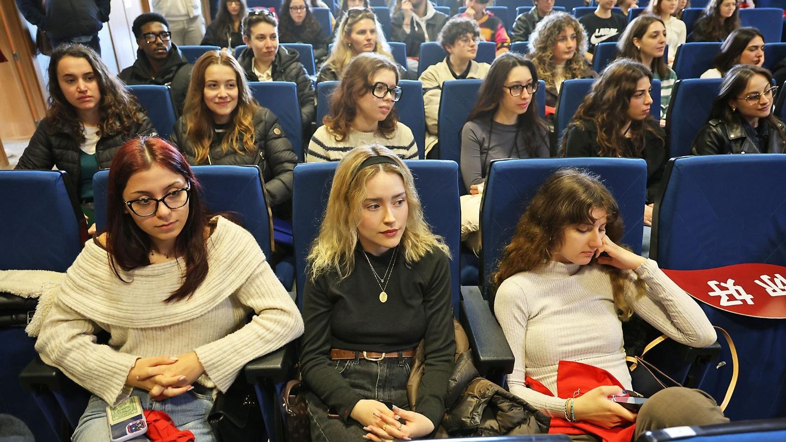 Estudiantes Erasmus en su llegada a la Universidad de Huelva.