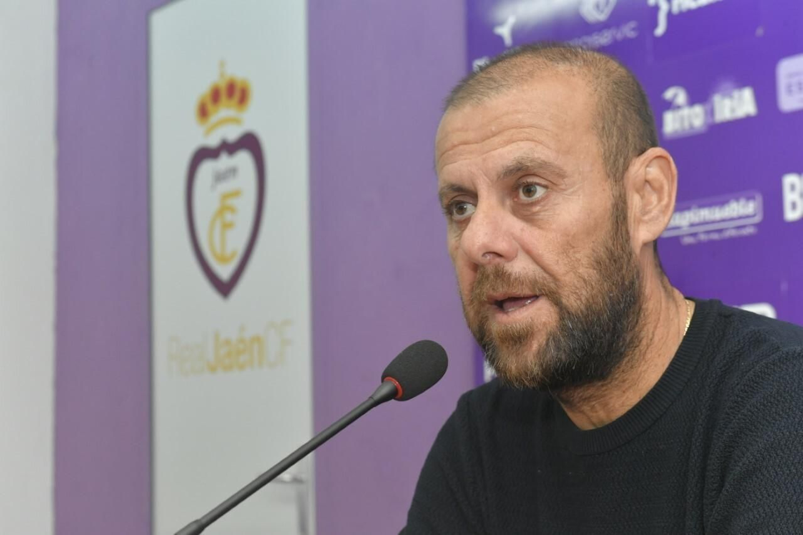 Bernardo Plaza, en su rueda de prensa de despedida del Jaén.