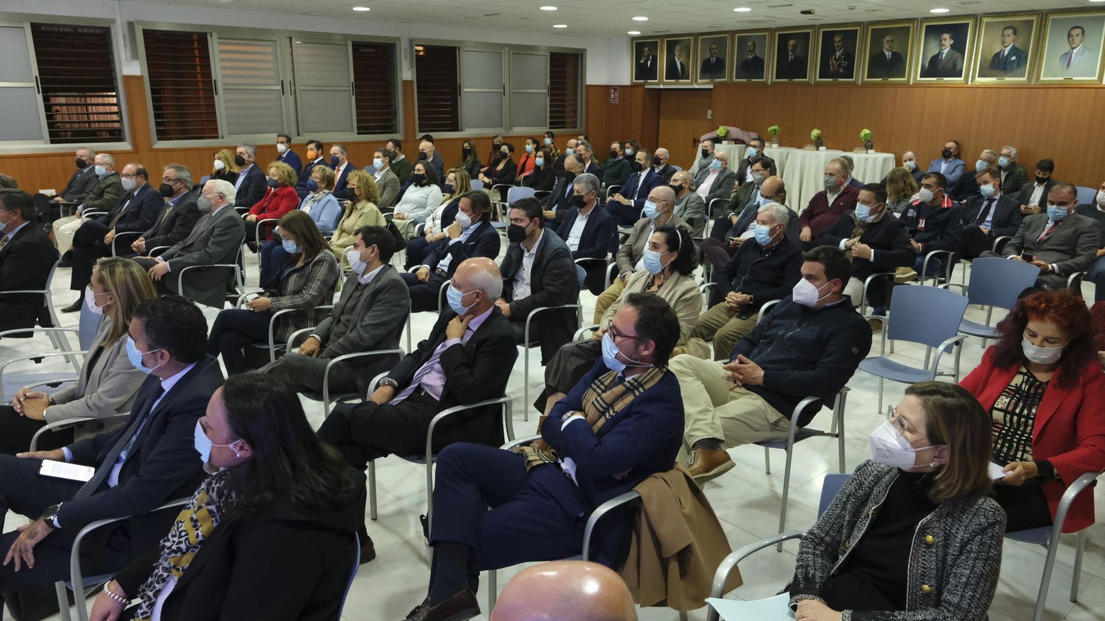 A la cita acudieron más de un centenar de empresarios.