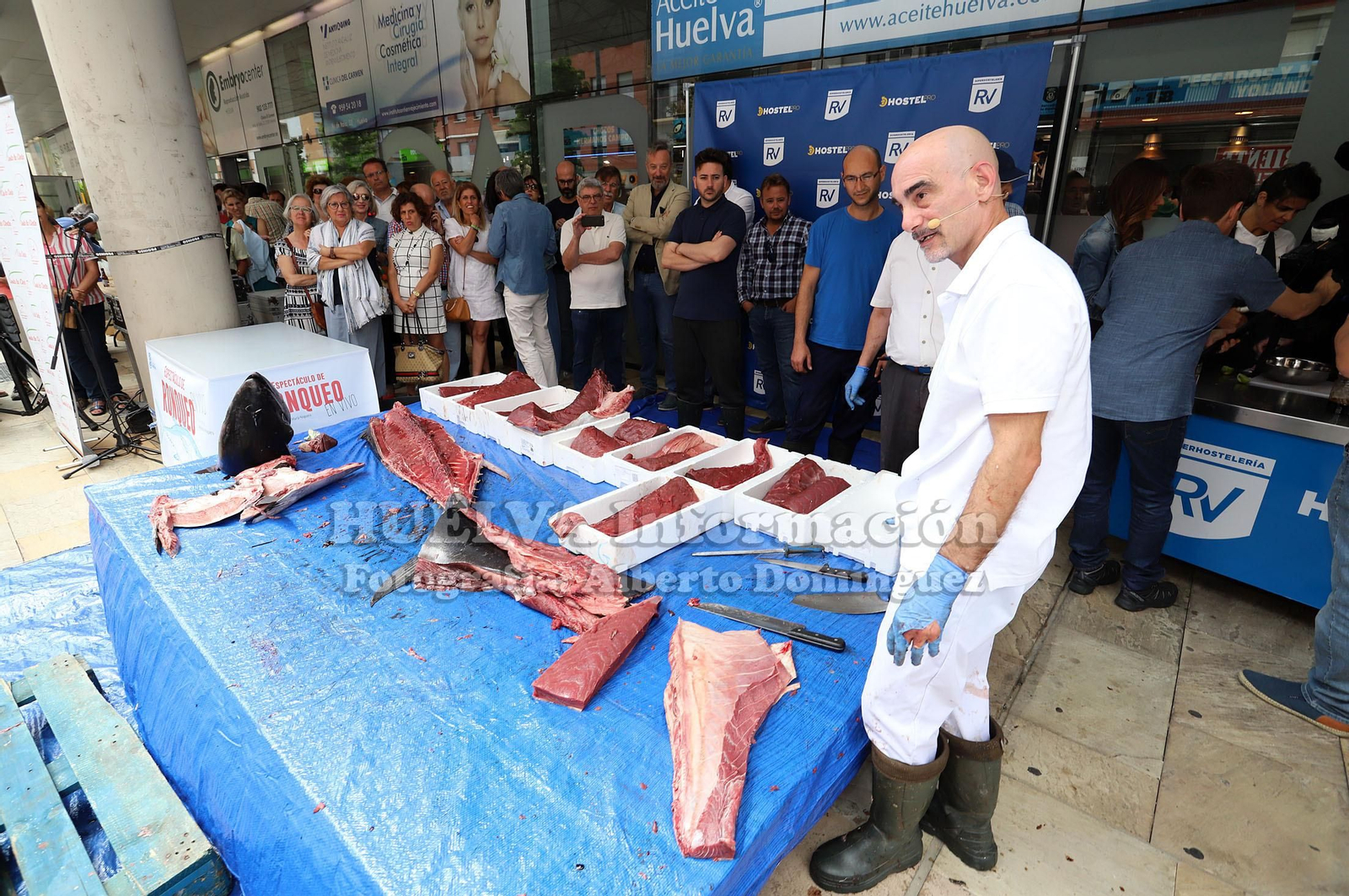 Imágenes del Ronqueo del Atún en el mercado de Huelva