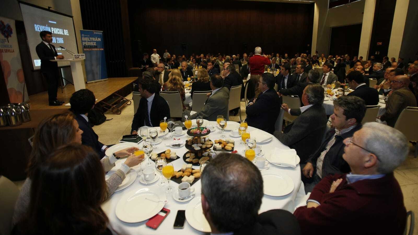 La presentación realizada por el candidato del PP a la Alcadía estuvo repleta de empresarios.