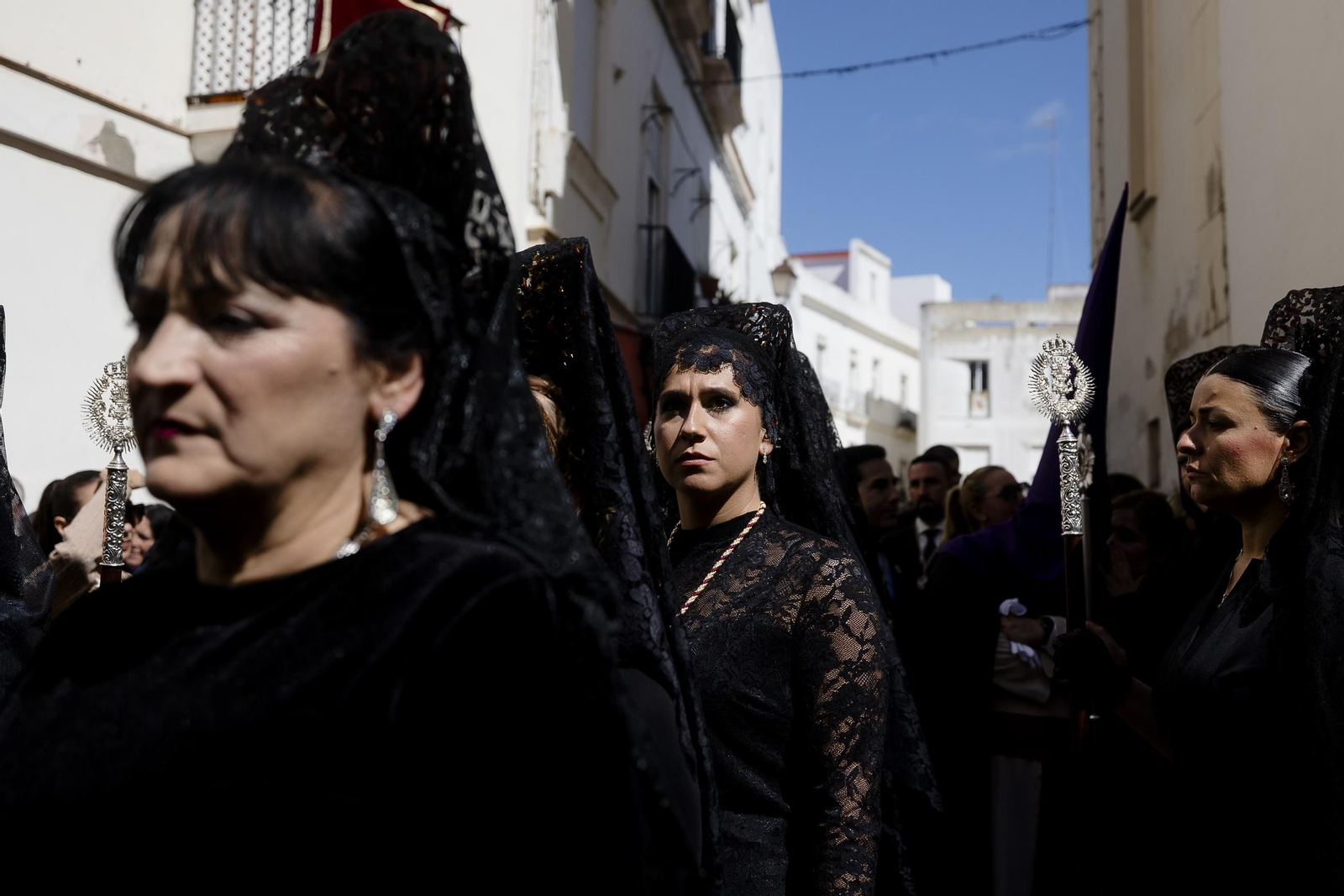 Imágenes de la salida de Sentencia en la Semana Santa de Cádiz 2025