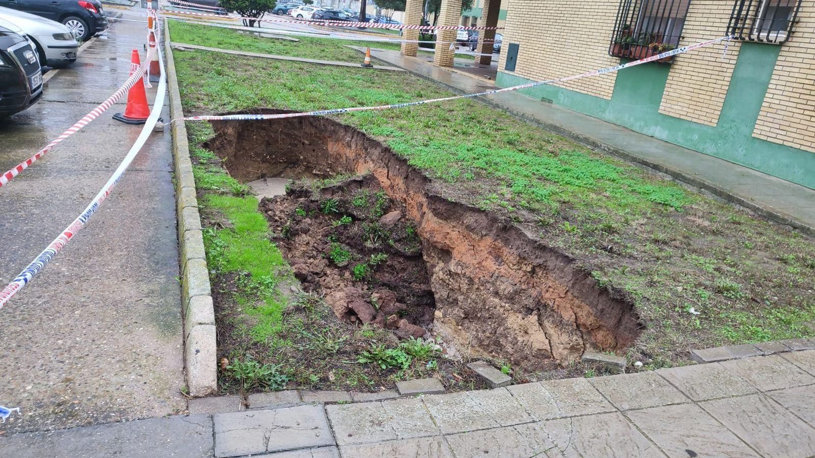 El socavón que se ha abierto en Ciudada Jardín El socavón que se ha abierto en Ciudada Jardín